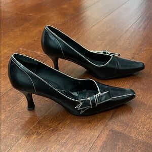 Liz Claiborne Flex “Kip” Retro 90s Black Leather Heels with Bow Accent, Size 6